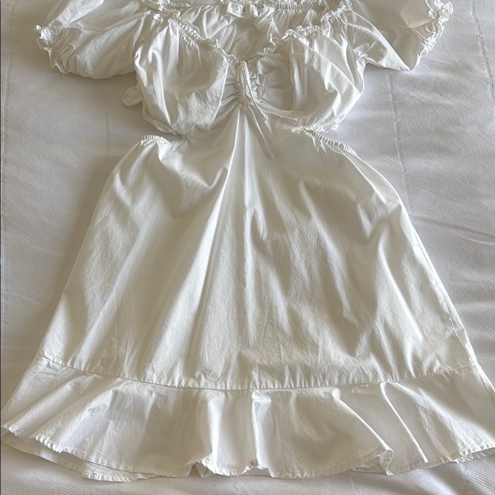 Astr White Ruffle Hem Puff Sleeve Dress